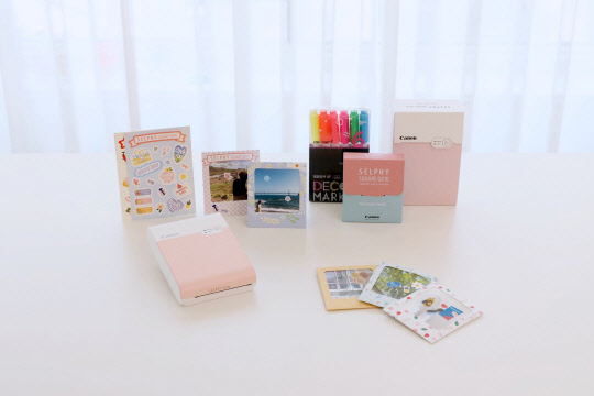 캐논이 미니 포토프린터 '셀피스퀘어 QX10' 구매 고객에게 선물 증정 이벤트를 실시한다. <캐논코리아컨슈머이미징 제공>